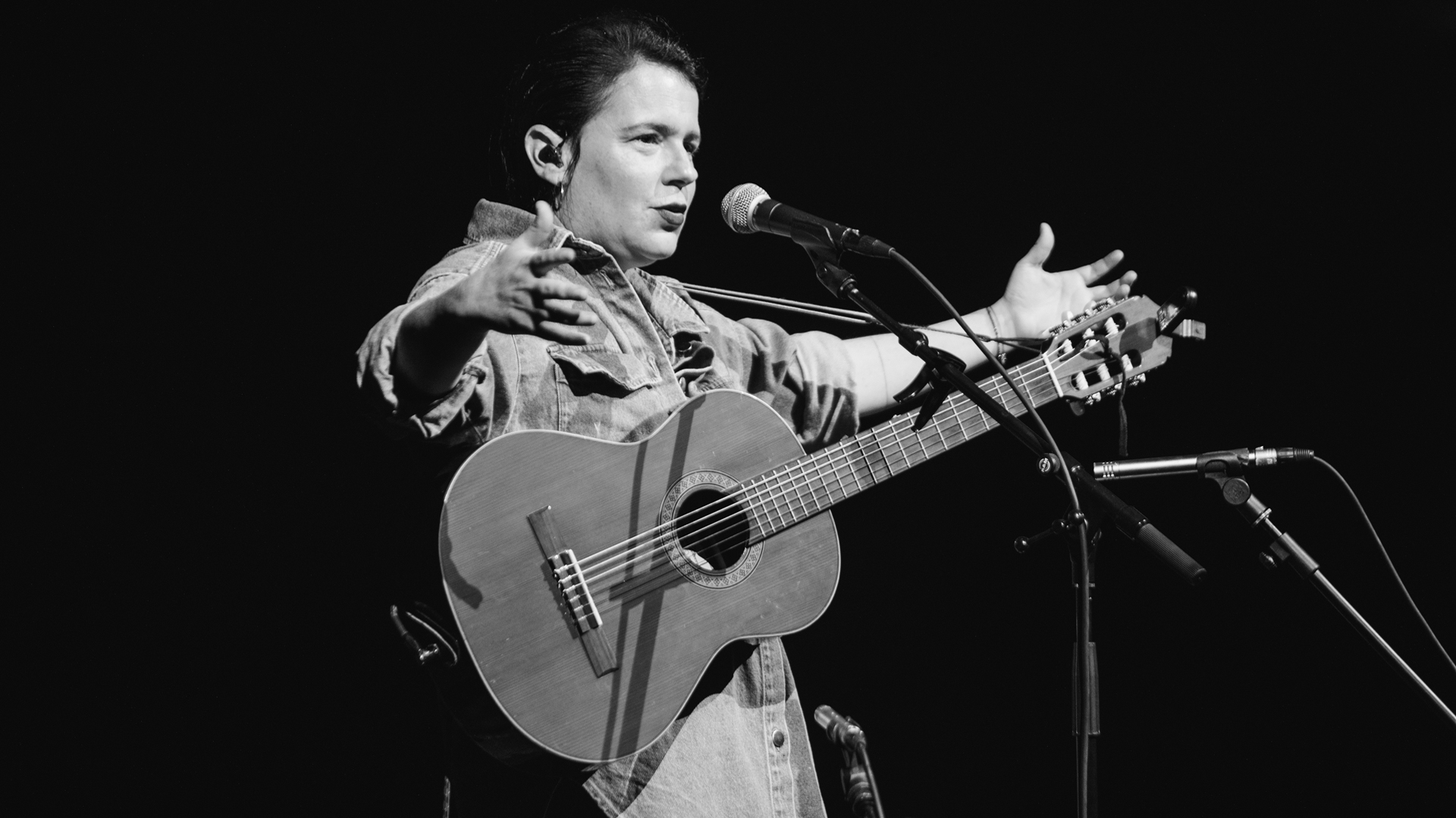 Event image for איה זהבי פייגלין >> במסגרת צבע סגול